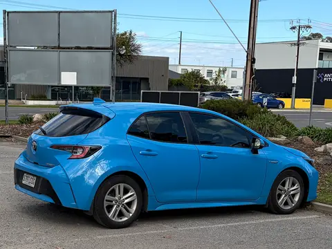 Toyota Corolla: 2022 Toyota Corolla Ascent Sport Hybrid (MZEA12R) 5-door hatchback 001.jpg