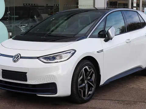 Volkswagen ID.3: 2020 Volkswagen ID.3 1st Front.jpg
